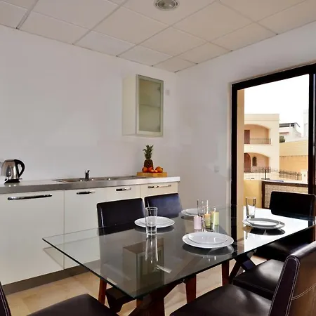 City Living Tk 2 Rm 4 *