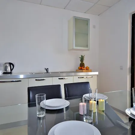 City Living Tk 2 Rm 4 Guest house *